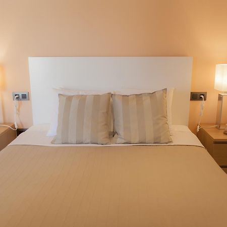 Hotel Novomar Chiclana de la Frontera Bagian luar foto